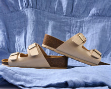 Carica l'immagine nel visualizzatore di Gallery, Beige platforms CARLA made with eco-leather