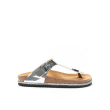 Carica l'immagine nel visualizzatore di Gallery, Silver thong BLANCA made with eco-leather