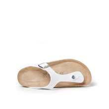 Carica l'immagine nel visualizzatore di Gallery, White thong BLANCA made with eco-leather