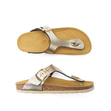 Carica l'immagine nel visualizzatore di Gallery, Champagne thong BLANCA BIG BUCKLE made with eco-leather