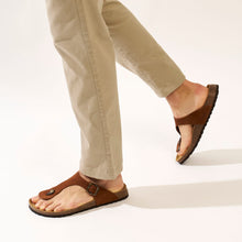 Load image into Gallery viewer, Chestnuts thong DAVID made with suede leather