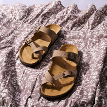 Carica l'immagine nel visualizzatore di Gallery, Taupe thong DARIA made with nubuck leather