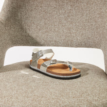 Carica l'immagine nel visualizzatore di Gallery, Silver thong ELISA made with eco-leather