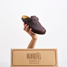 Carica l'immagine nel visualizzatore di Gallery, Dark Brown sabot clogs NOE made with oiled leather