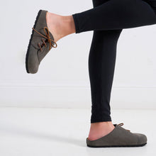 Carica l'immagine nel visualizzatore di Gallery, Grey sabot clogs ESTER made with nubuck leather