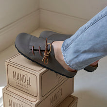 Charger l'image dans la galerie, Grey sabot clogs ESTER made with nubuck leather