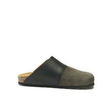 Carica l'immagine nel visualizzatore di Gallery, Grey sabot clogs DIA made with suede leather