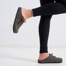 Carica l'immagine nel visualizzatore di Gallery, Grey sabot clogs ESTER made with nubuck leather