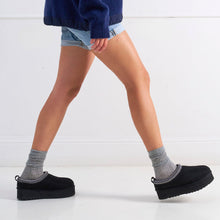 Load image into Gallery viewer, Black winter boots RIA made with microfibre
