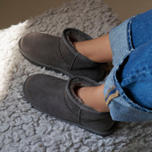 Charger l'image dans la galerie, Grey winter boots RITA made with microfibre