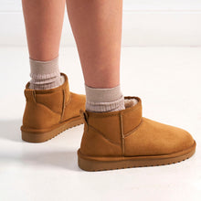 Charger l'image dans la galerie, Chestnuts winter boots RITA made with microfibre