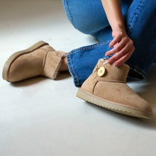 Charger l'image dans la galerie, Beige winter boots IRIS made with microfibre
