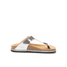 Load image into Gallery viewer, Silver thong sandals BLANCA made with eco-leather
