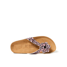 Load image into Gallery viewer, Pink thong sandals LENE made with eco-leather
