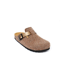 Load image into Gallery viewer, Beige sabot clogs NOE made with felt
