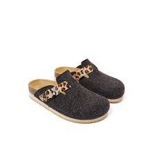 Load image into Gallery viewer, Dark Brown sabot clogs NOE made with felt

