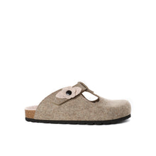 Load image into Gallery viewer, Beige sabot clogs FLOR made with felt
